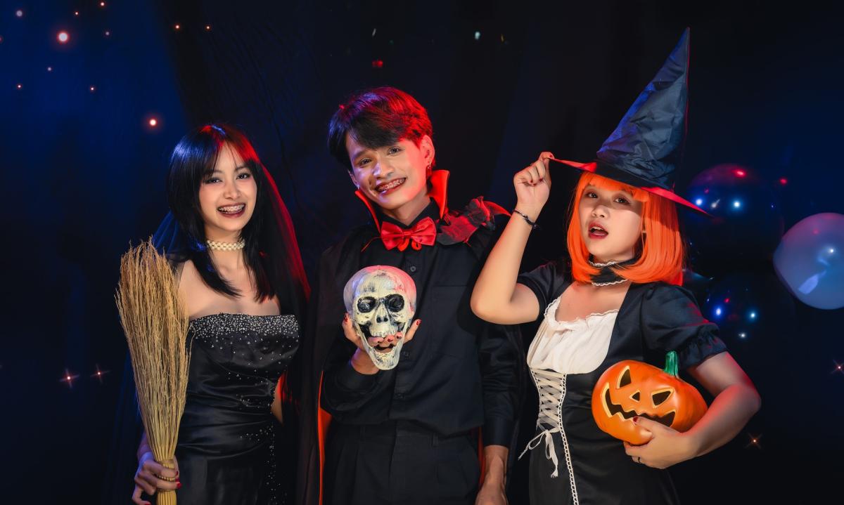 Teenagers dressed in Halloween costumes 